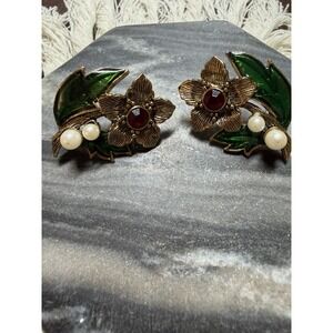 Vintage AVON green enamel FLOWER  EARRINGS-faux Pearl-rhinestones-